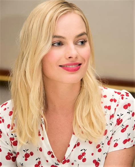 margot robbie weight and height|Body Measurements of Margot Robbie with Bra Size。